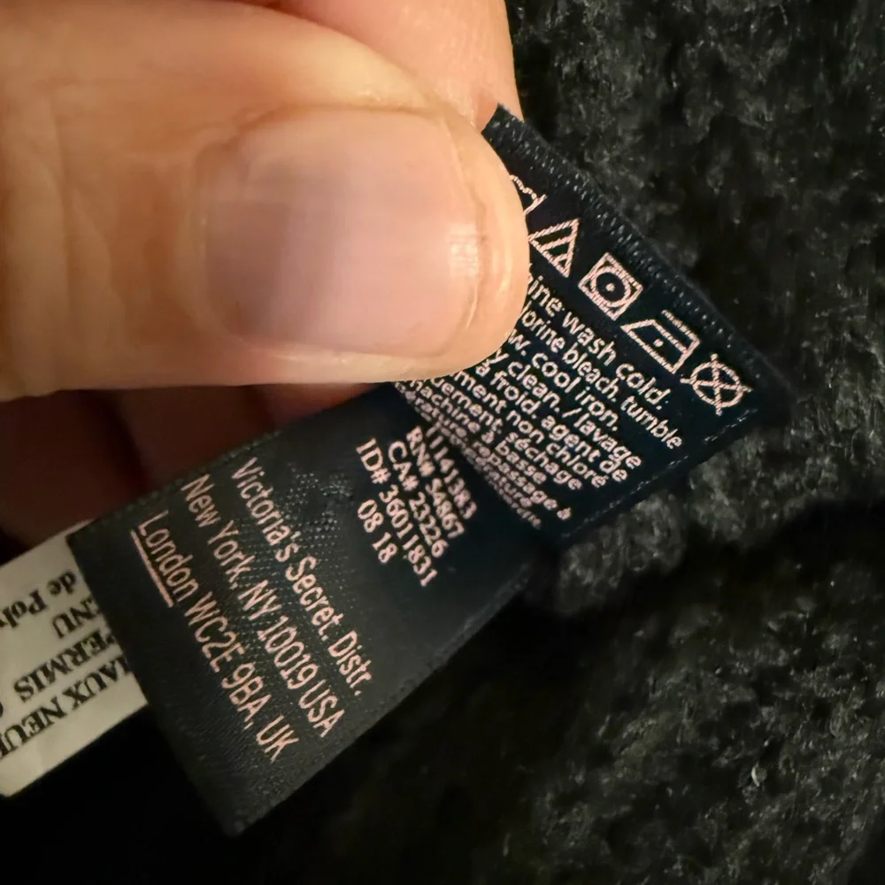 Victoria's Secret Hat Beanie Black With Lips & Love Victoria Patches Faux Fur